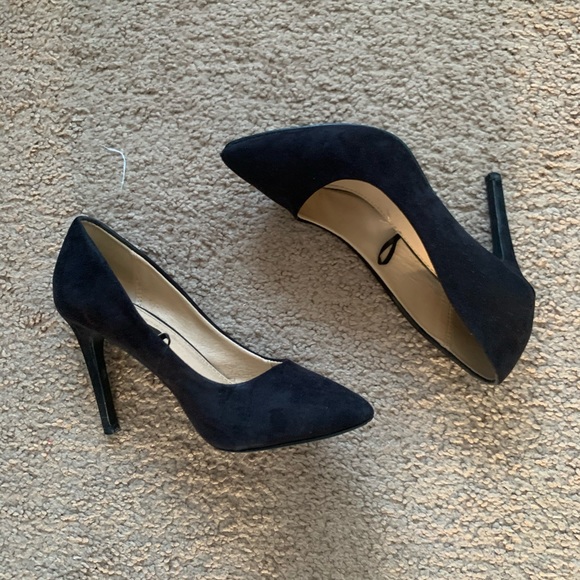 Forever 21 Shoes - ✨black faux suede pointed heels